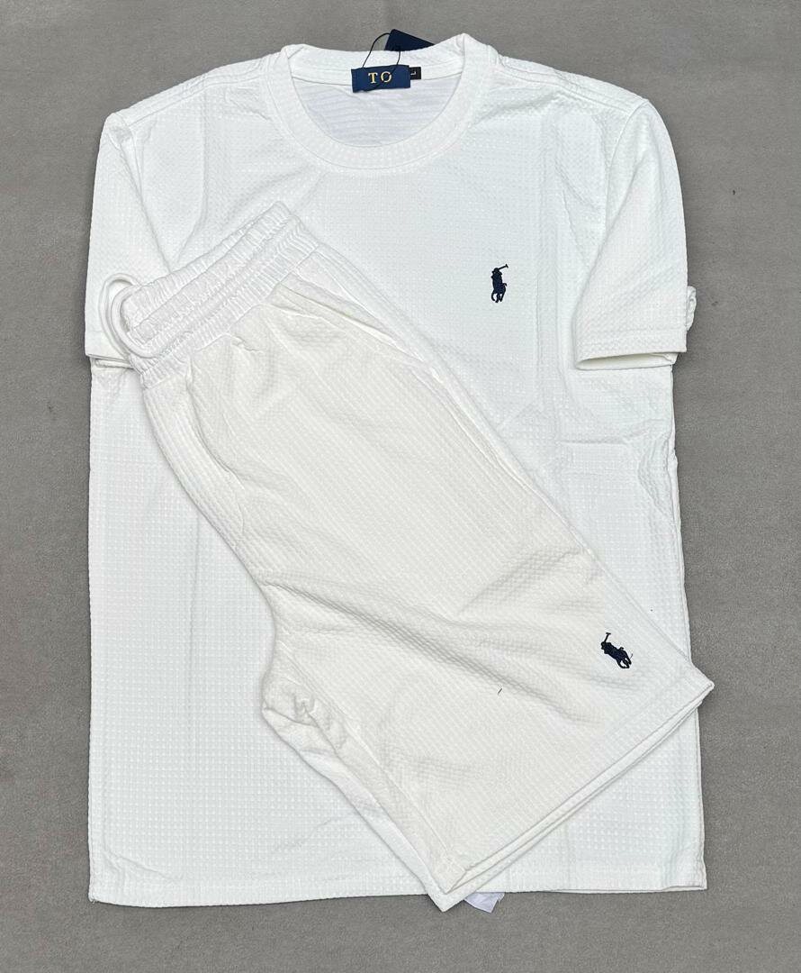 Ensemble de t-shirts et shorts