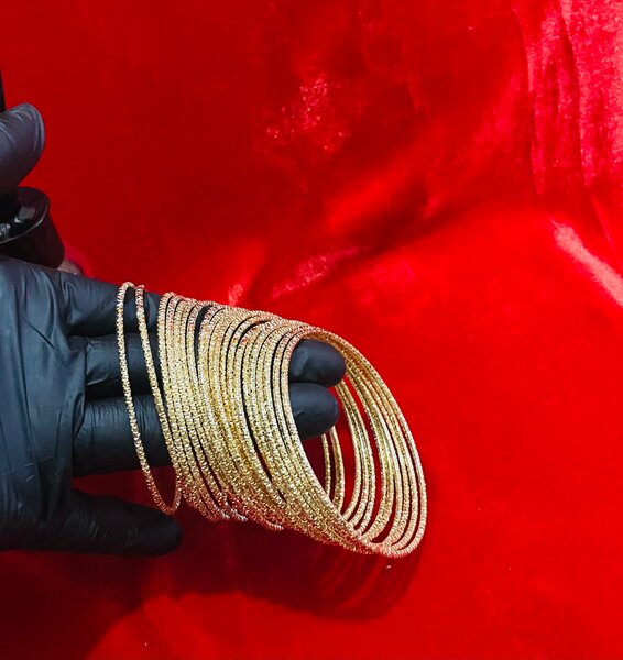 Bracelets dorés élégants