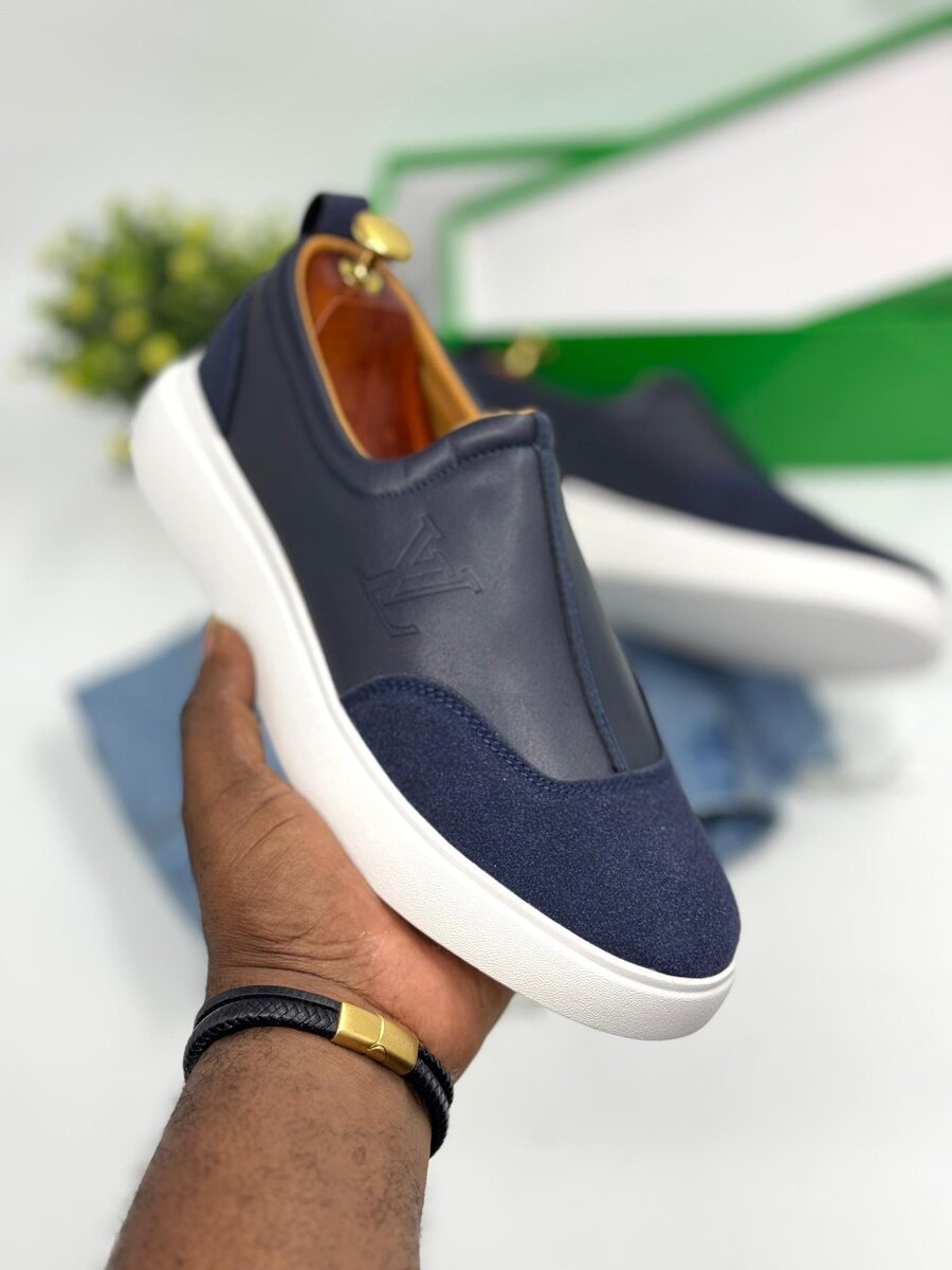 LOUIS VUITTON EASY WEAR NAVY AND WHITE