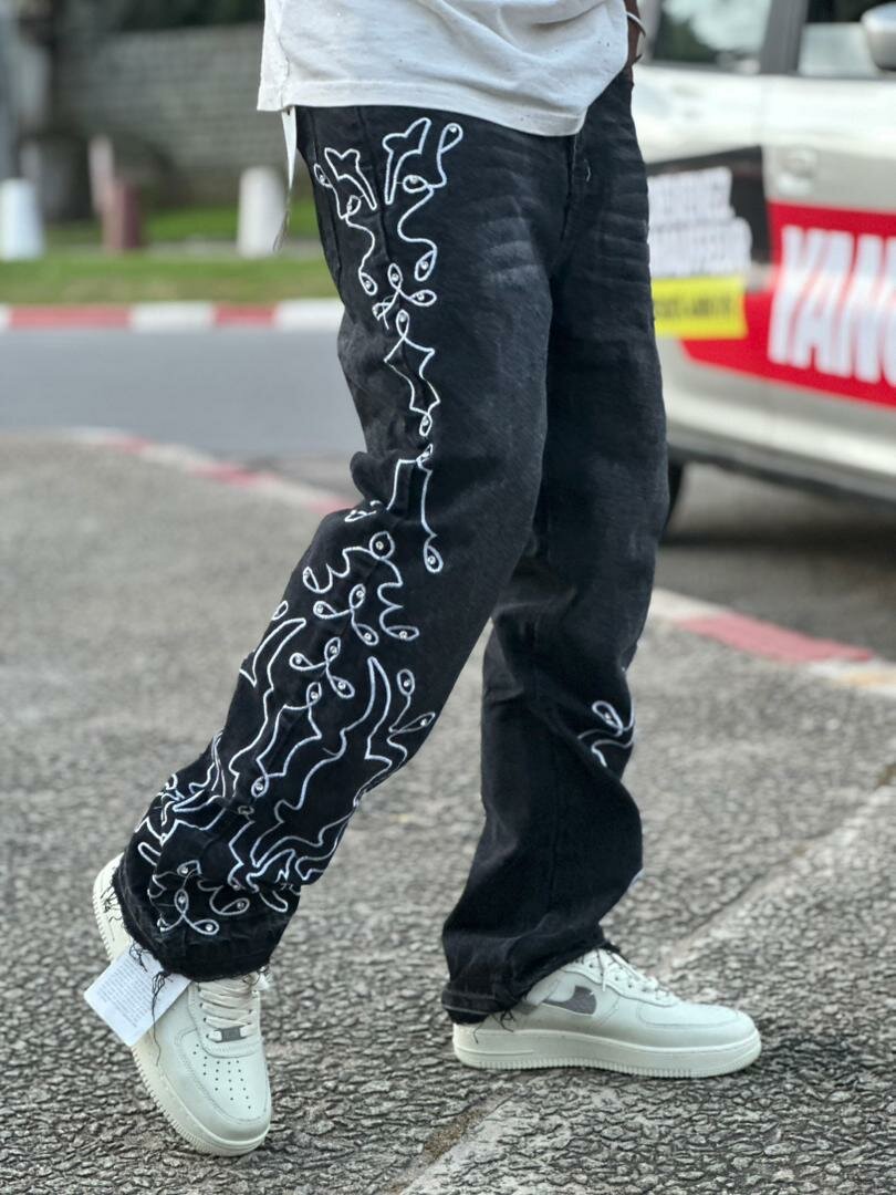 Jeans avec motifs artistiques