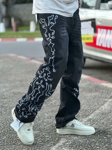 Jeans avec motifs artistiques