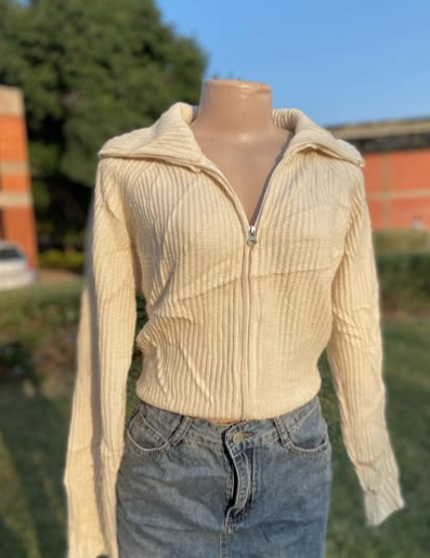 Short knitted sweater size: M