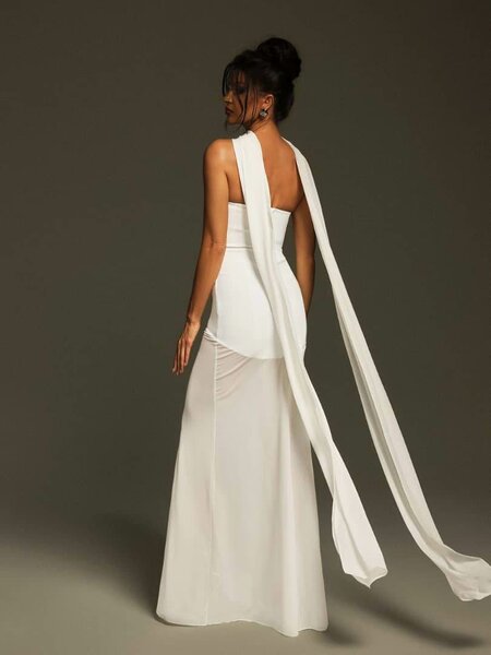 Robe élégante blanche soirée