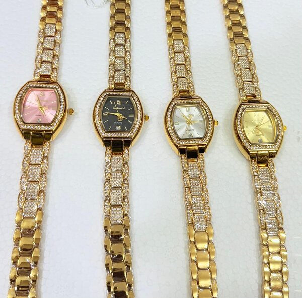 Montres élégantes or femme