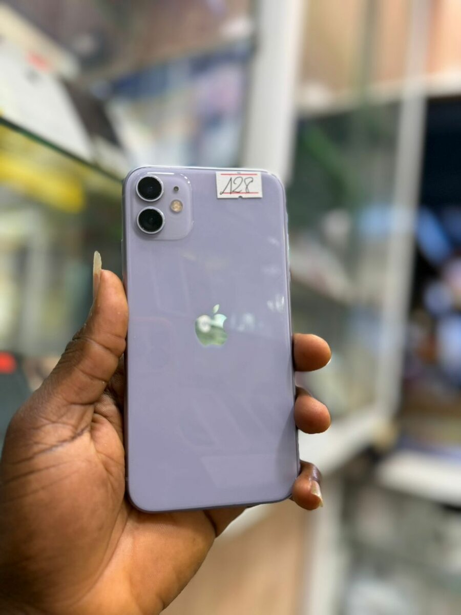 iPhone 11 simple 128 giga tout