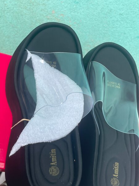 Sandales noires transparentes