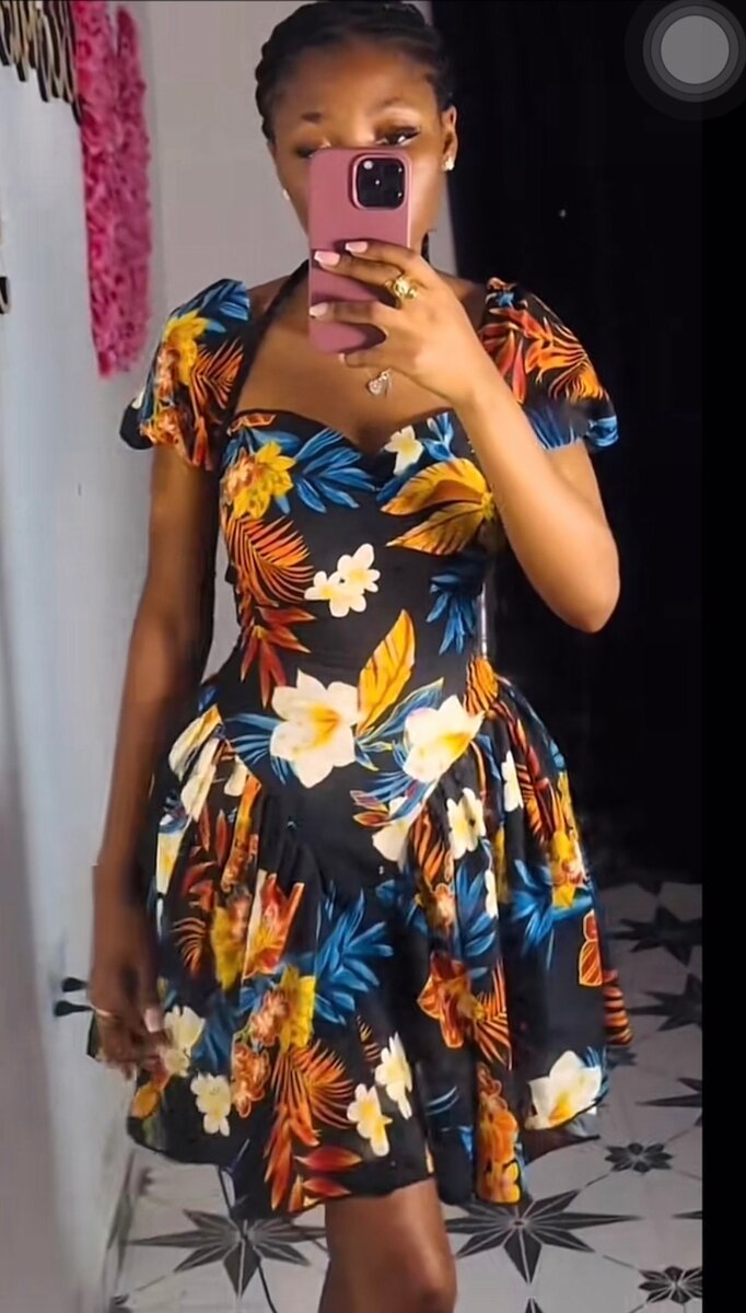 Robe fleurie d'été élégante