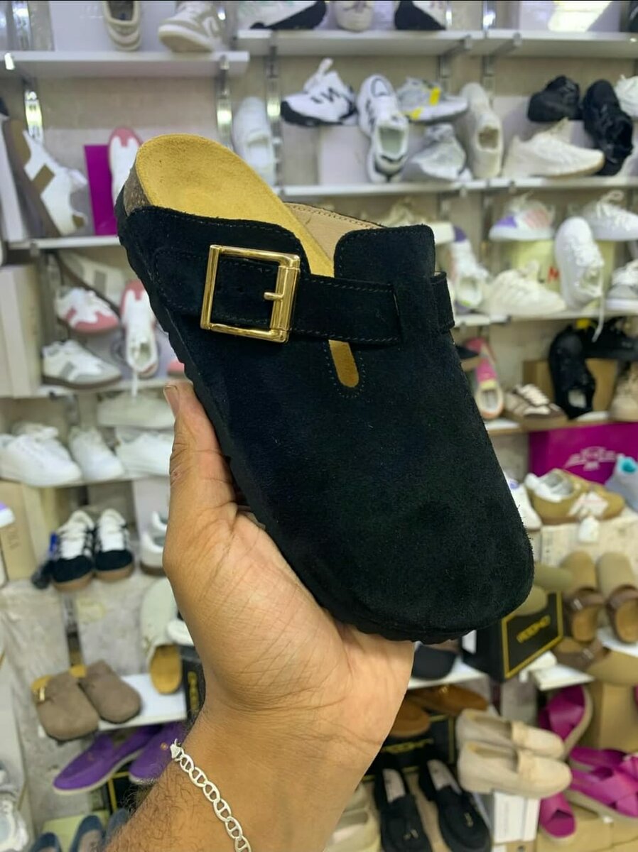 Mules en daim avec boucle