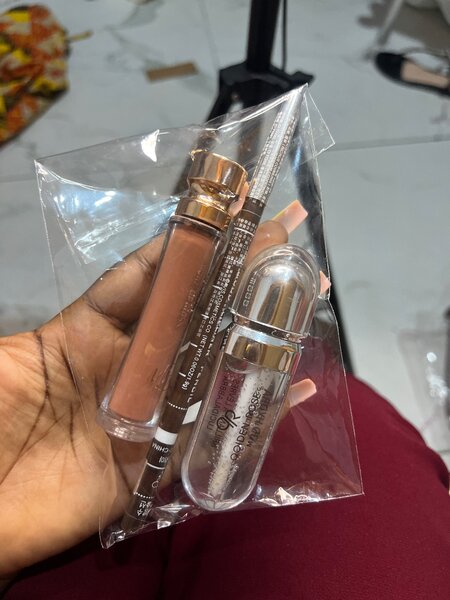 Ensemble maquillage lèvres et sourcils