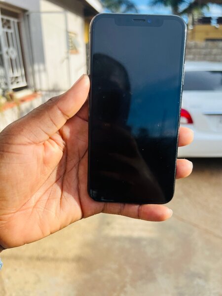 iPhone X k5000 Negotiable. Call  0971573253