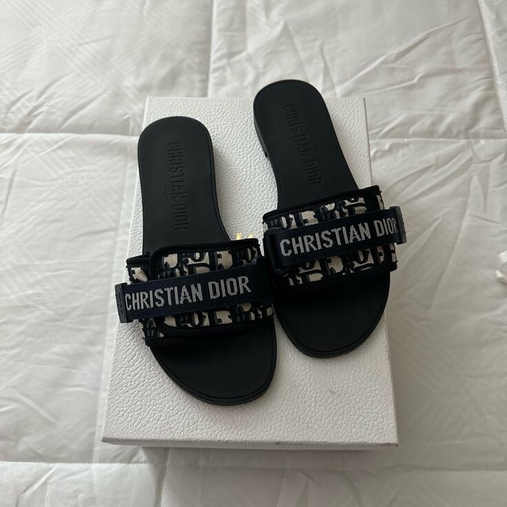 Christian Dior flat slides