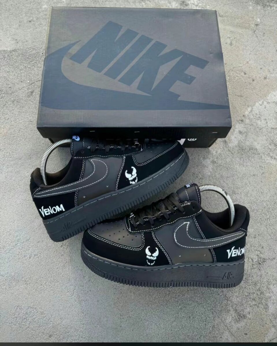 Nike Venom Sneakers Noirs