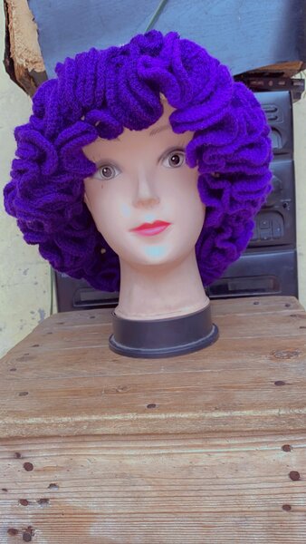 Perruque en crochet colorée