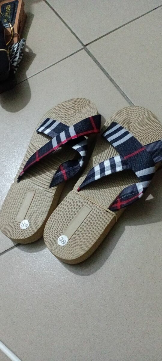 Tongs confortables à motifs