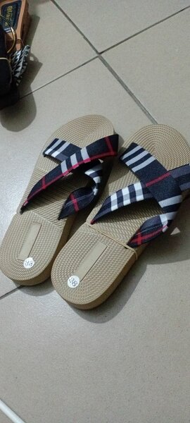 Tongs confortables à motifs