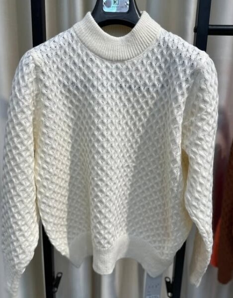 Sweater white S,M,L,XL,2XL Free sizes.