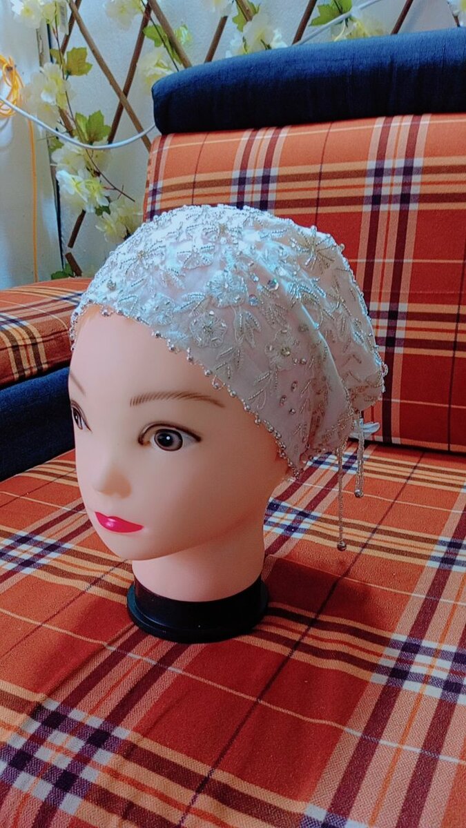 Bonnets brodés élégants