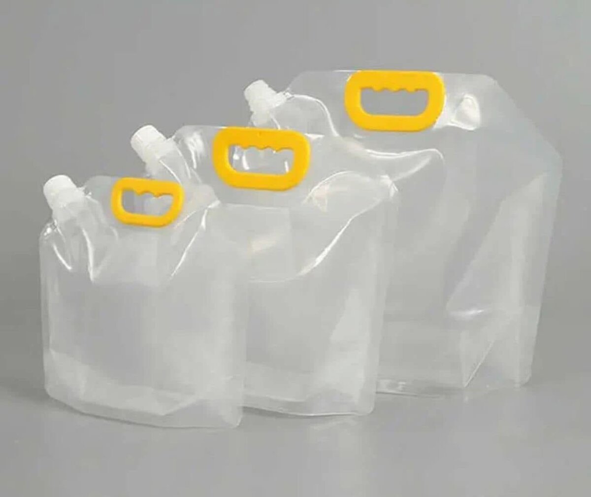 Sacs pliables avec bec verseur