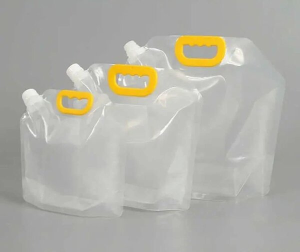 Sacs pliables avec bec verseur