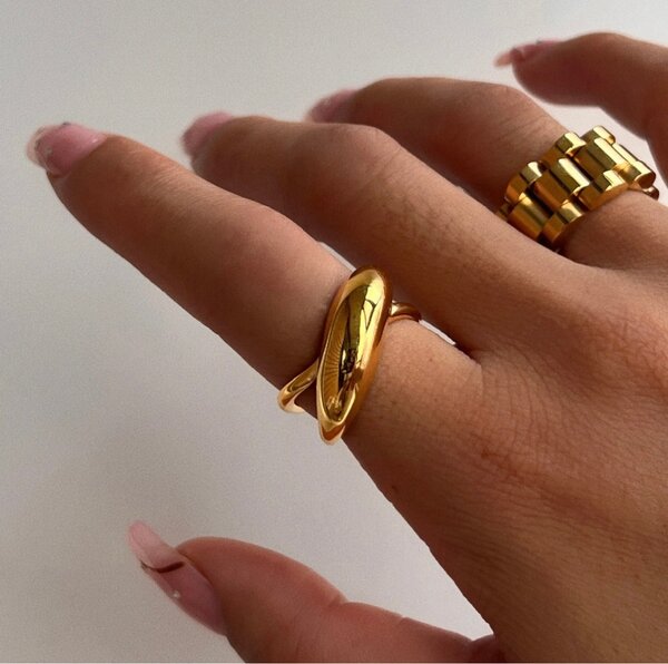 Bague Dorée Chic et Moderne