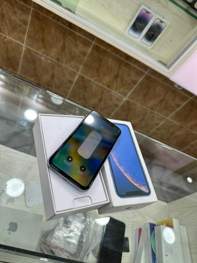 iPhone XR 64g sans id