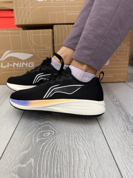 Кроссовки от Li-Ning