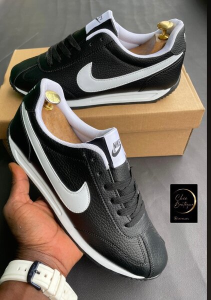 Baskets noires en cuir élégantes