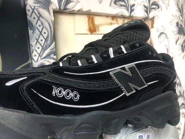 Chaussures de sport noires 1000