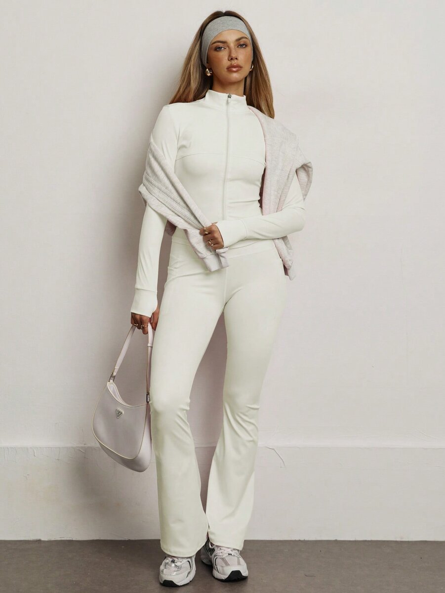 Ensemble de sport élégant femme