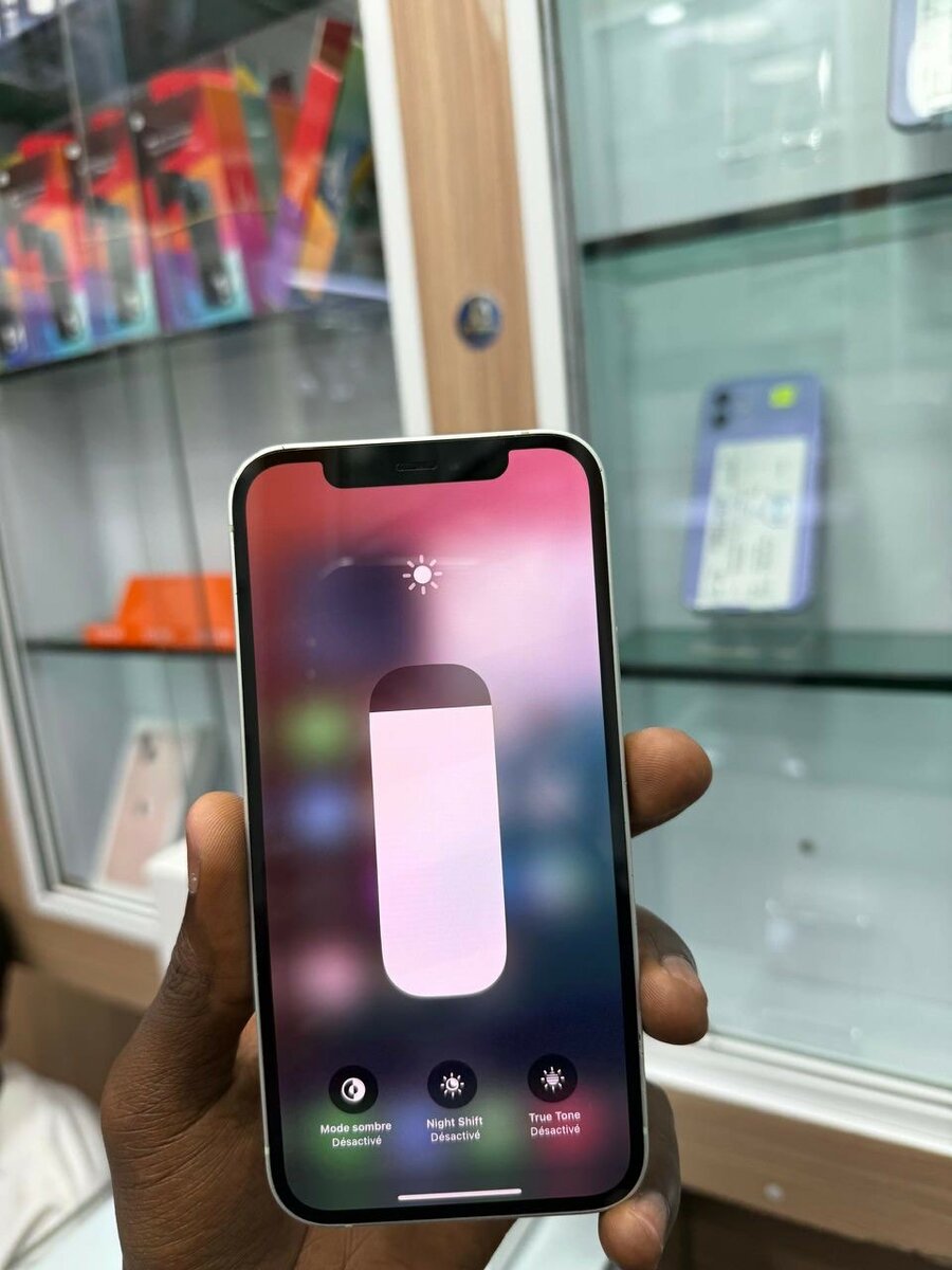 iPhone 12 64go en bon état