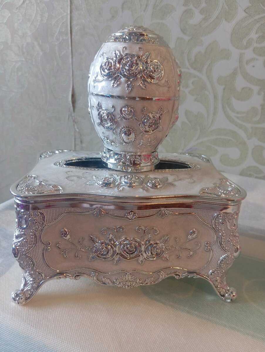 Салфетница и предмет для зубочистки