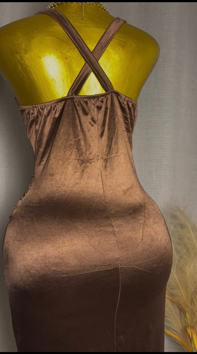 Robe Satinée Bronzée Élégante