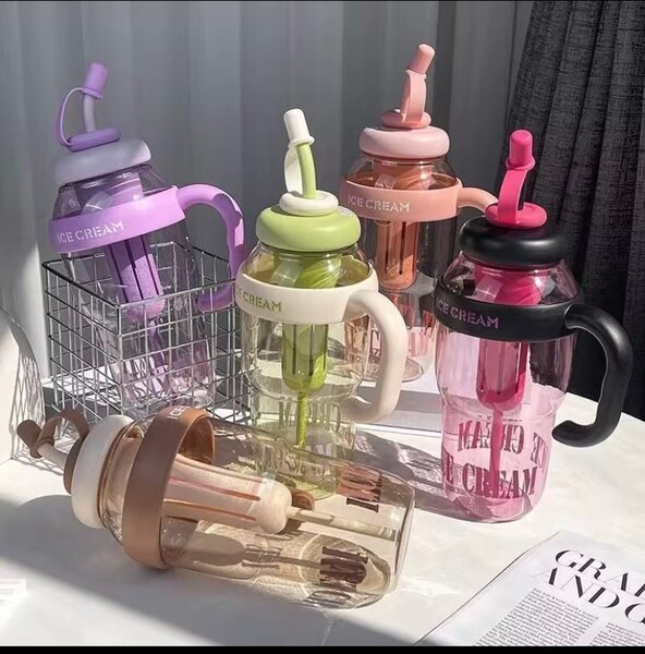 Gourde avec paille intégrée