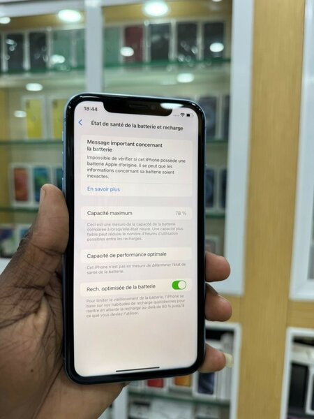 iPhone XR bleu Quasi