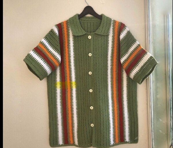 Chemise en crochet colorée