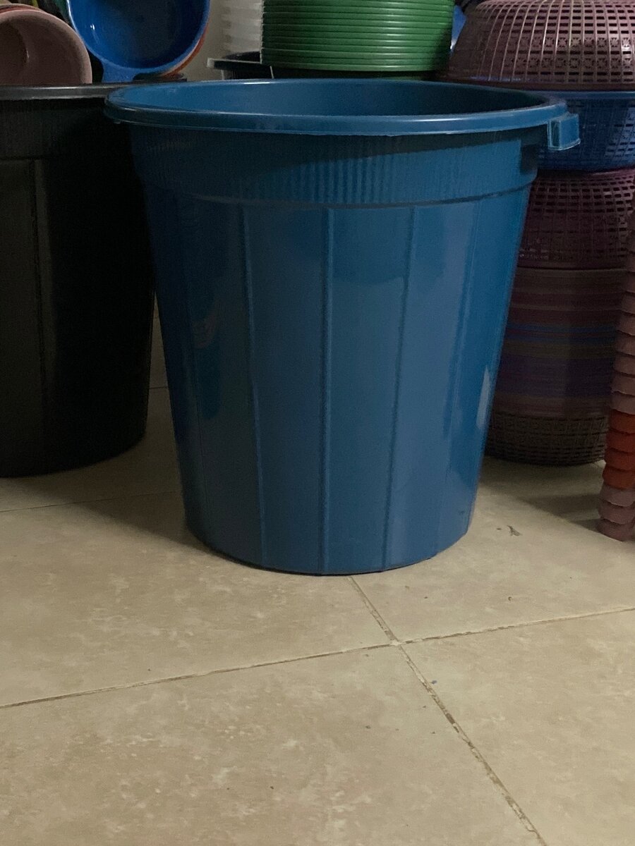 Grande poubelle en plastique
