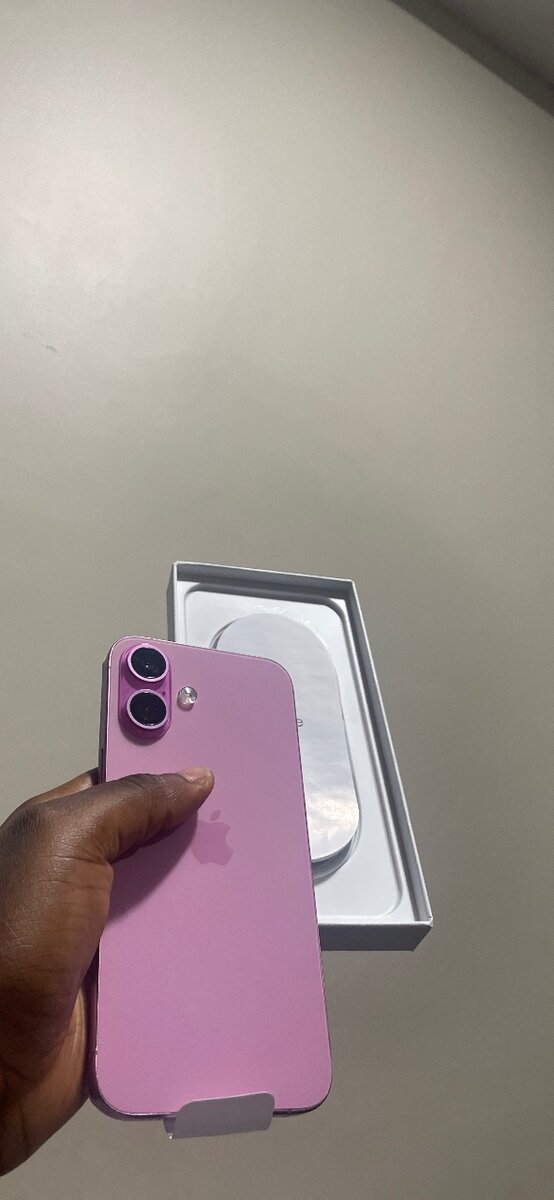 iPhone 16plus pink
