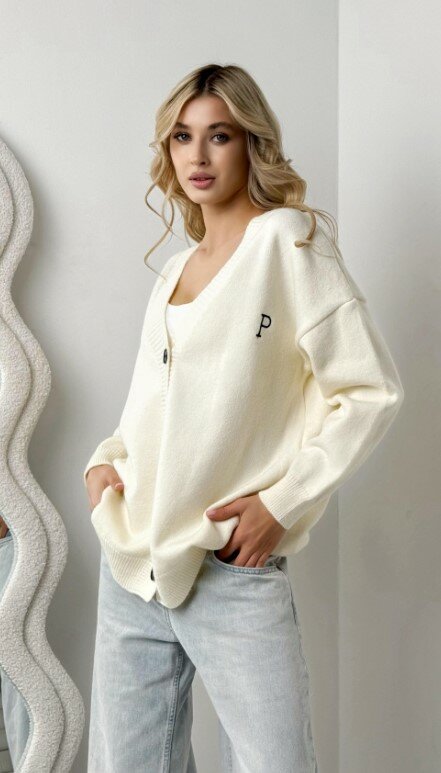 Красивый женский кардиган