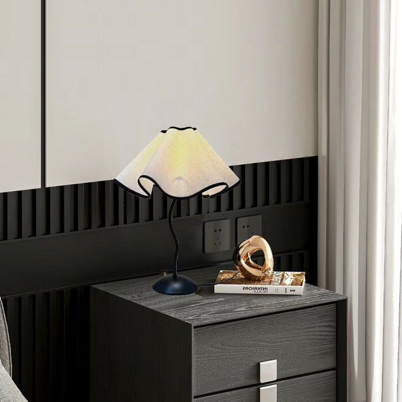 Настольная лампа