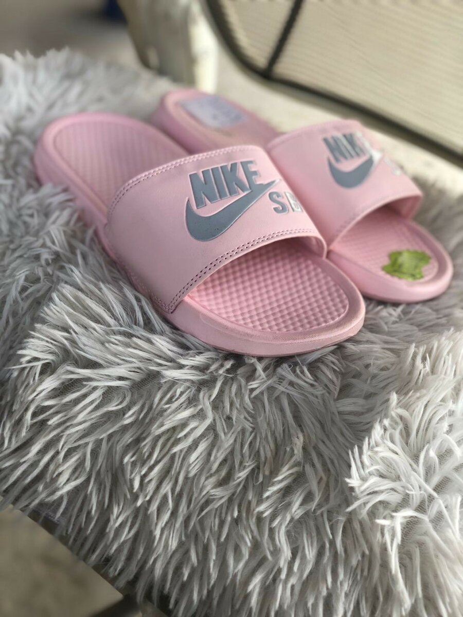 Nike slides pink