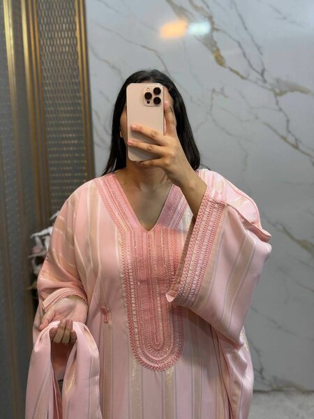 Caftan en satin élégant