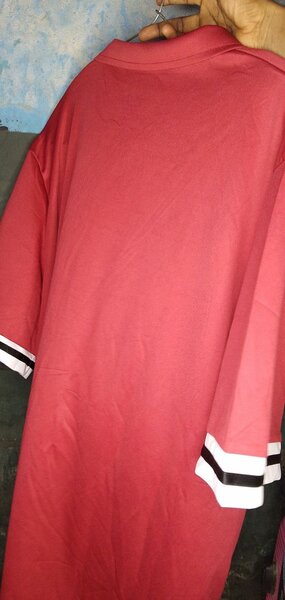 Polo ample rouge manches courtes