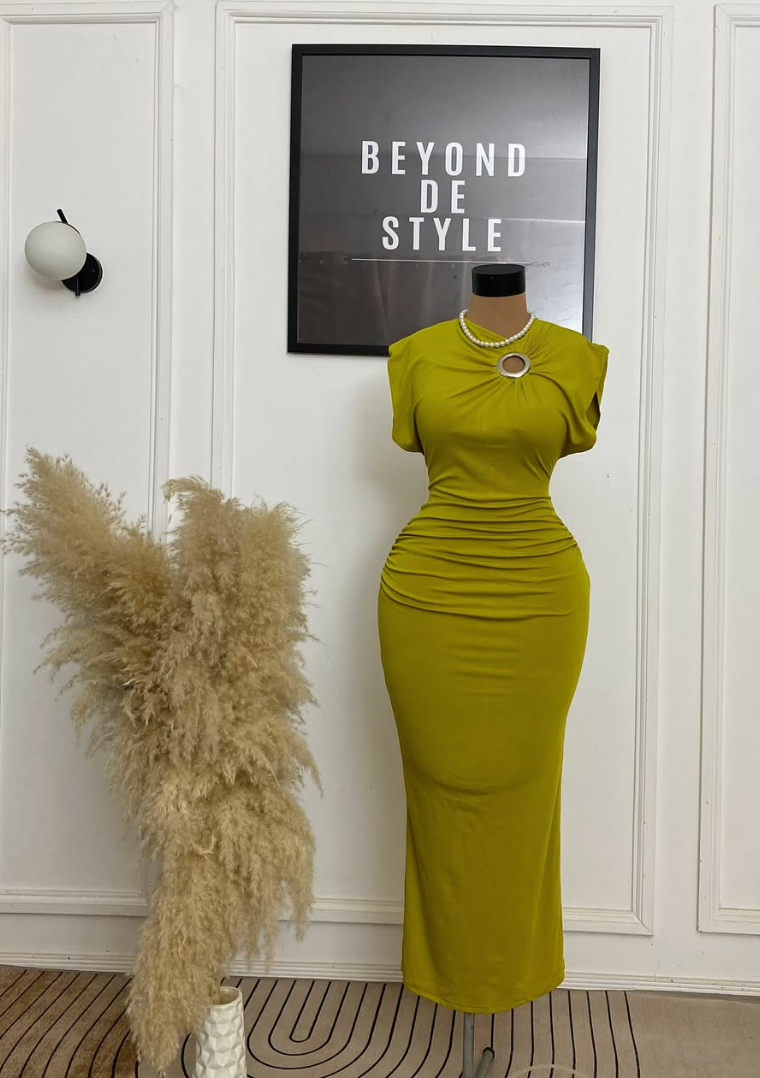 SWEET GIRL RING DETAIL RUCHED WAIST MIDI DRESS