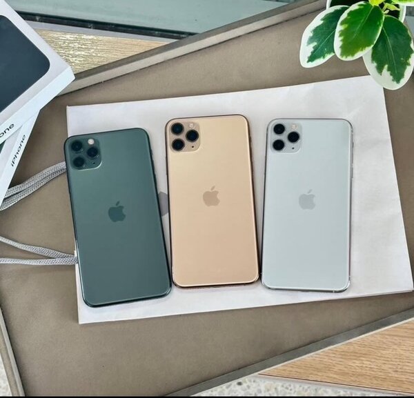 iPhone 11pro max 126 gigs