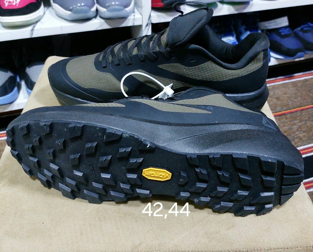 Reebok Gore-Tex Black/Brown