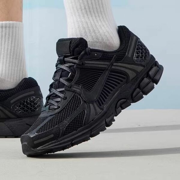 Baskets Nike noires modernes