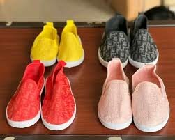 Baskets colorées en toile