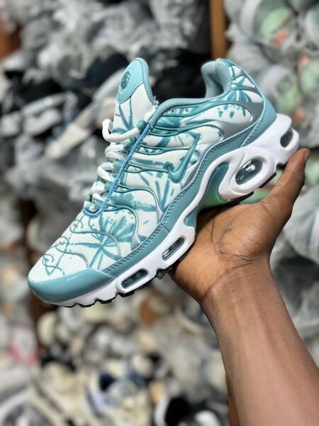 NIKE AIR MAX PLUS TN "PALM PACK GREEN" ( Avec le coffret)