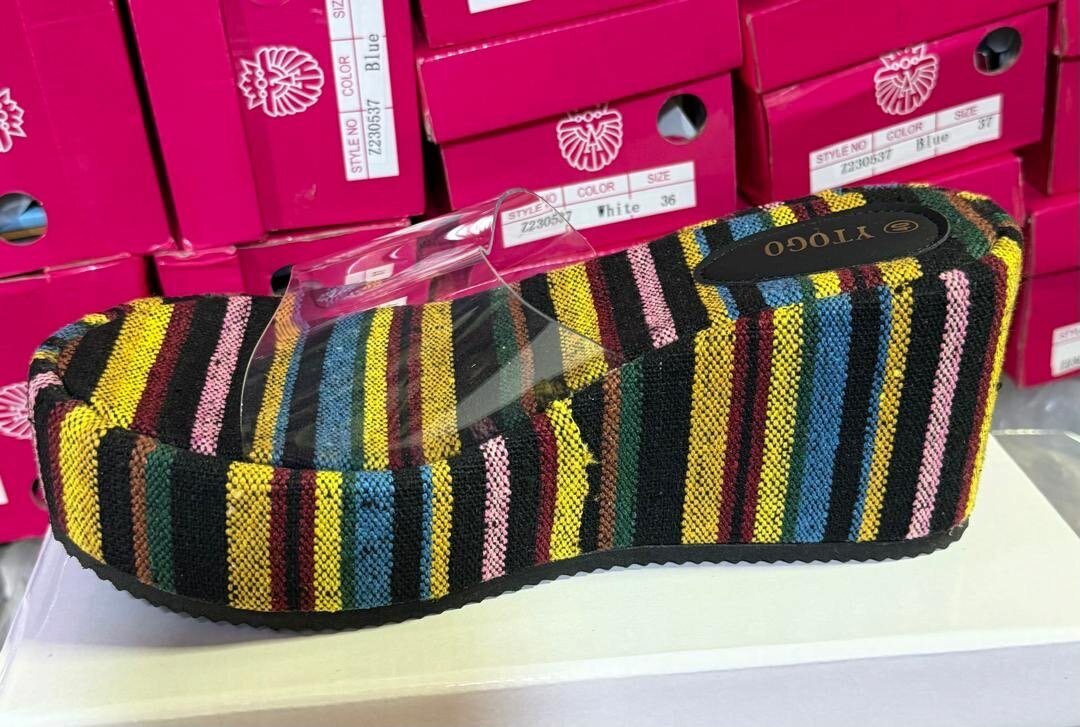 Sandales compensées rayé