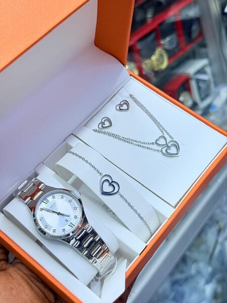 Montre et Bijoux Coeur Élégants